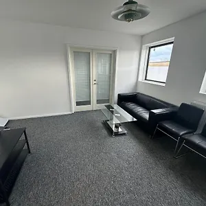  Apartment Airport House